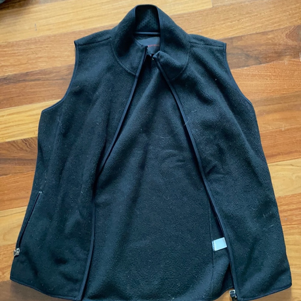 Black vest, cozy